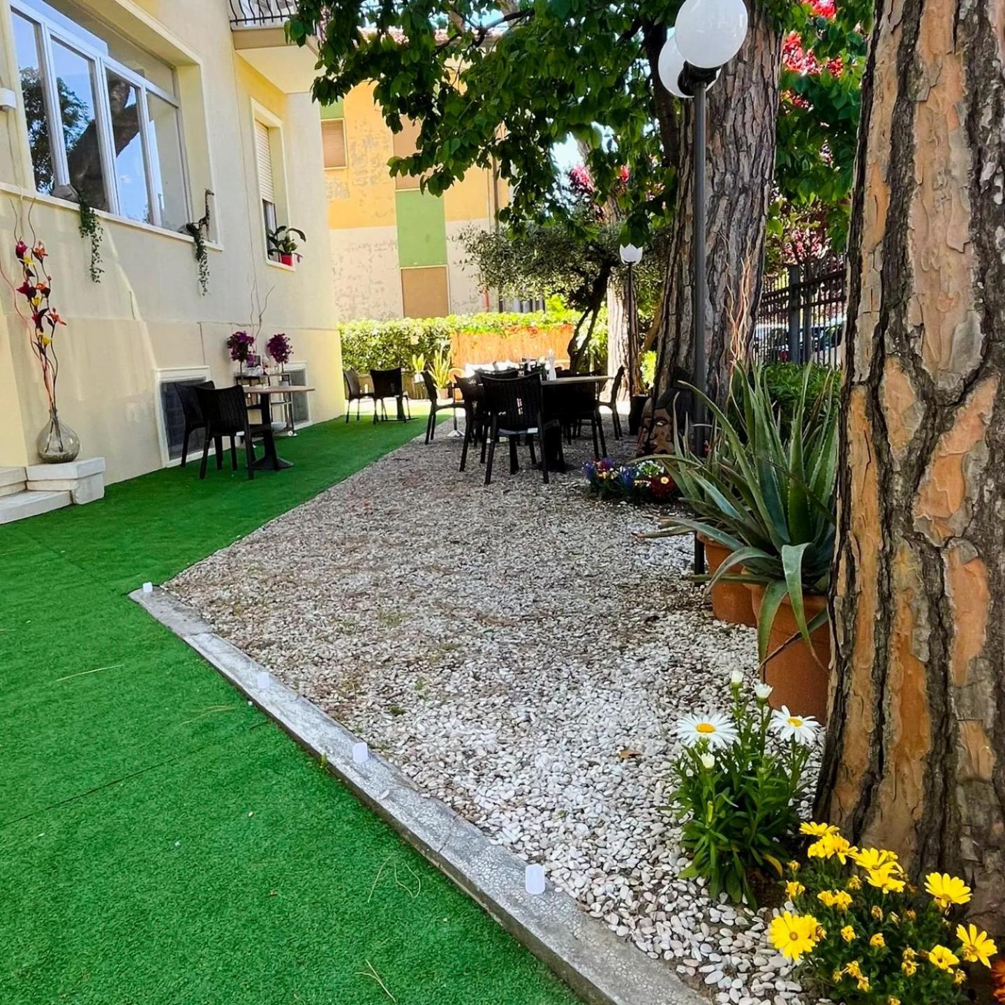 Hotel Villa Pozzi Cattolica Esterno foto